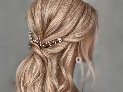 stilizovanje talasaste kose za venčanje
